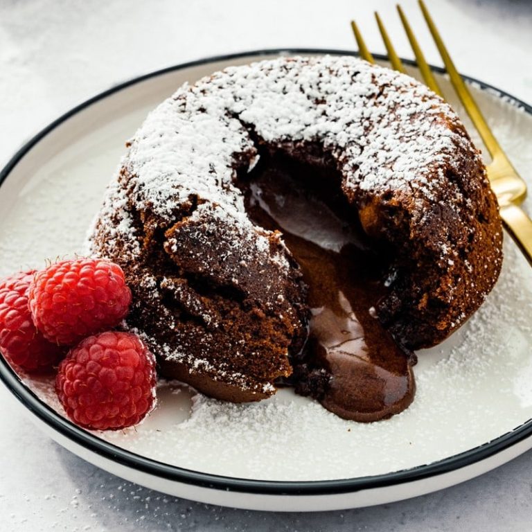 Molten chocolate cake