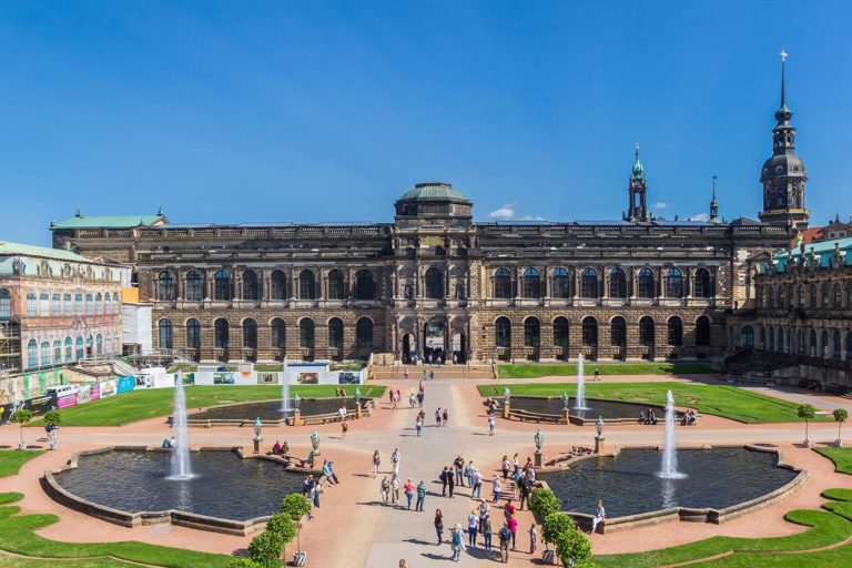 Zwinger (dresdner zwinger) Zwinger (dresdner zwinger)
